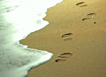 footprints_in_the_sand